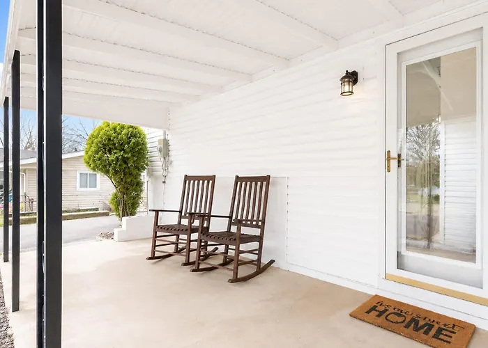Easton 4br Getaway, Game And 2 Living Areas