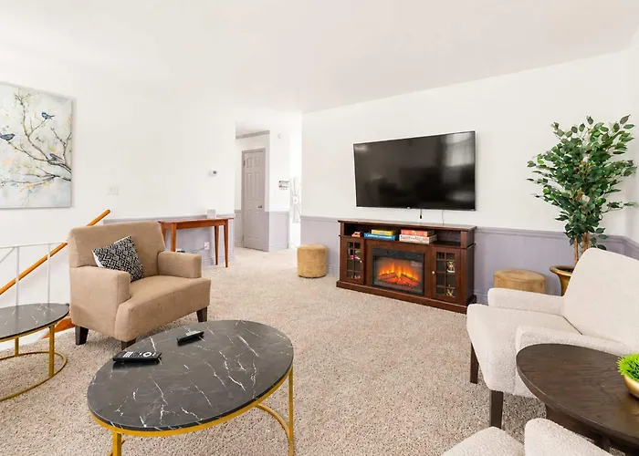 Easton 4br Getaway, Game And 2 Living Areas Holiday home Columbus