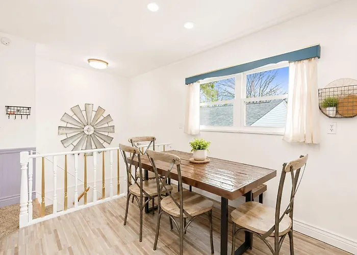 Easton 4br Getaway, Game And 2 Living Areas
