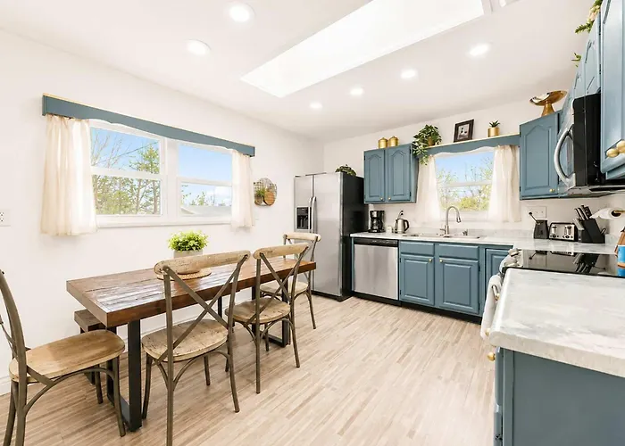 Holiday home Easton 4br Getaway, Game And 2 Living Areas