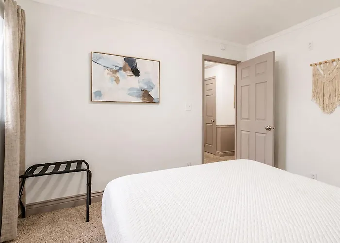 Holiday home Easton 4br Getaway, Game And 2 Living Areas Columbus