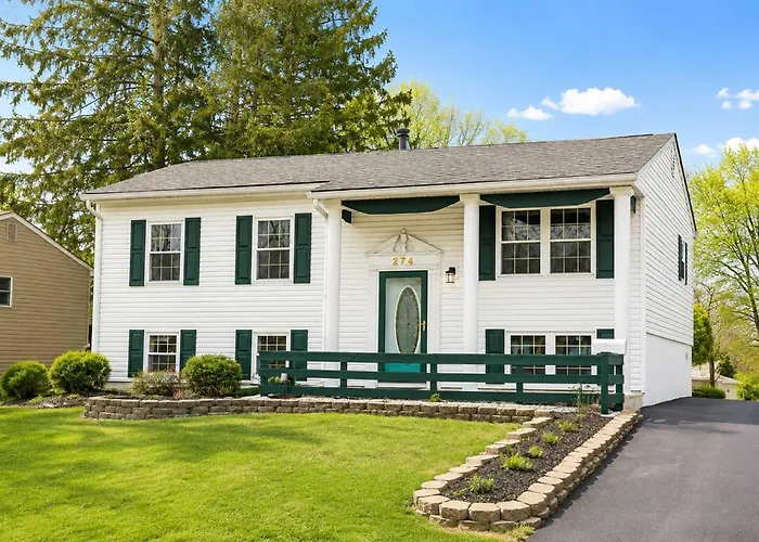 Easton 4br Getaway, Game And 2 Living Areas Holiday home