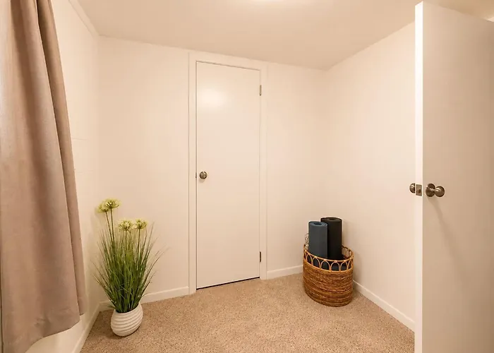 Easton 4br Getaway, Game And 2 Living Areas *