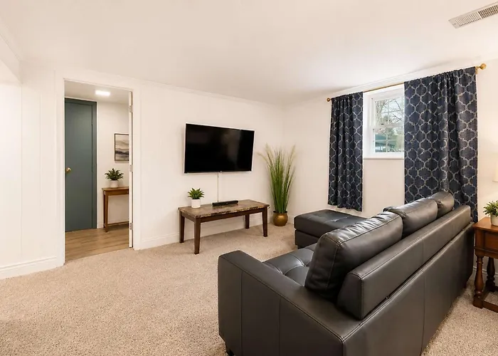 Easton 4br Getaway, Game And 2 Living Areas Holiday home Columbus