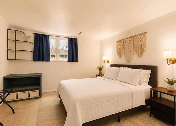 Easton 4br Getaway, Game And 2 Living Areas Columbus