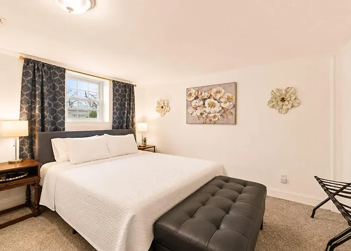 Easton 4br Getaway, Game And 2 Living Areas *
